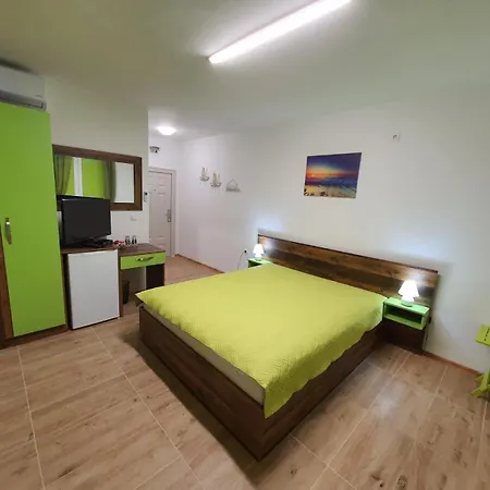 Neptun-green アパート *