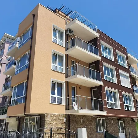 Neptun-green アパート *